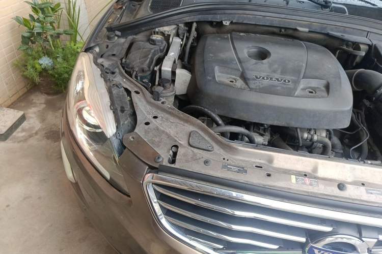 Used Volvo XC60 2017 T5 Smart Upgrade Edition Engine Bay Right