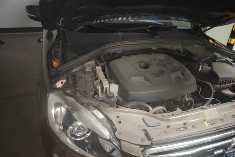 Used Volvo XC60 2017 T5 AWD Smart Upgrade Edition Engine Bay Right