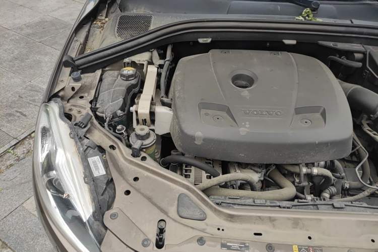 Used Volvo XC60 2017 T5 Smart Upgrade Edition Engine Bay Right
