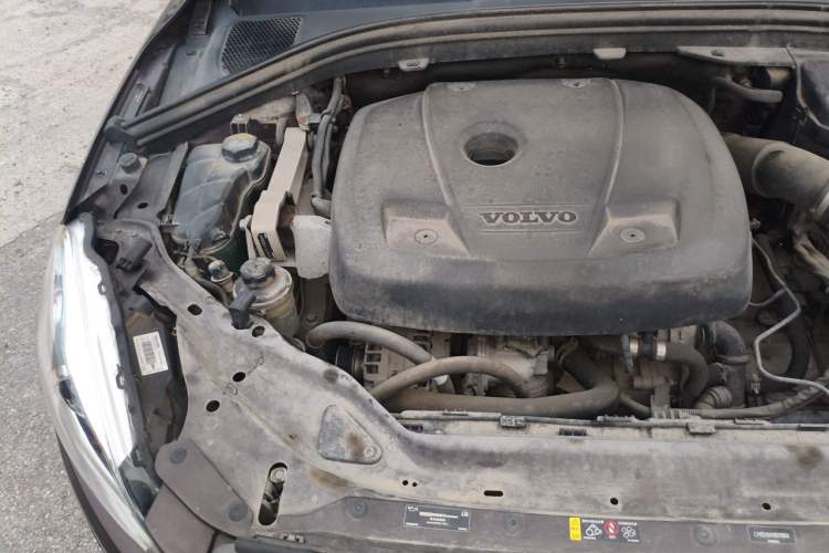 Used Volvo XC60 2017 T5 AWD Smart Upgrade Edition Engine Bay Right