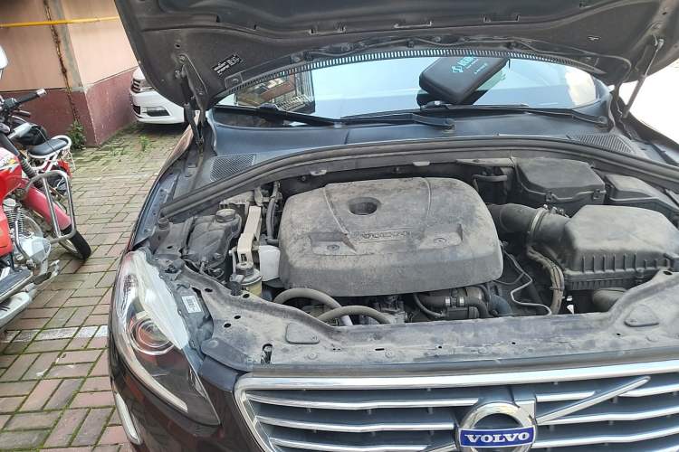 Used Volvo XC60 2017 T5 AWD Smart Upgrade Model Engine Bay Right