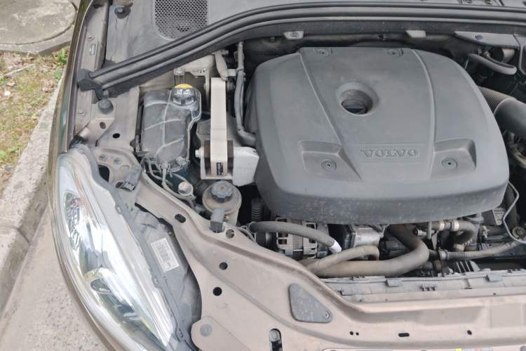 Used Volvo XC60 2017 T5 Smart Upgrade Edition Engine Bay Right