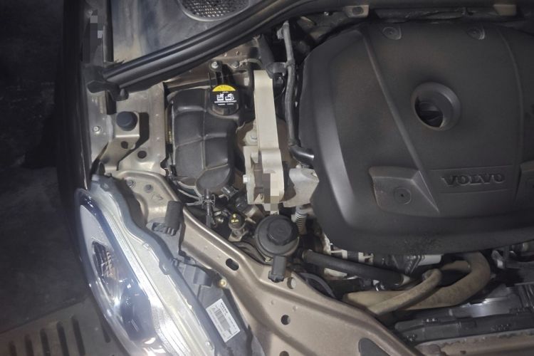 Used Volvo XC60 2017 T5 AWD Smart Upgrade Model Engine Bay Right