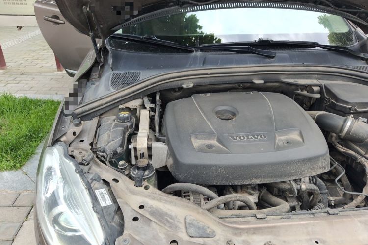 Used Volvo XC60 2017 T5 AWD Smart Range Edition Engine Bay Right