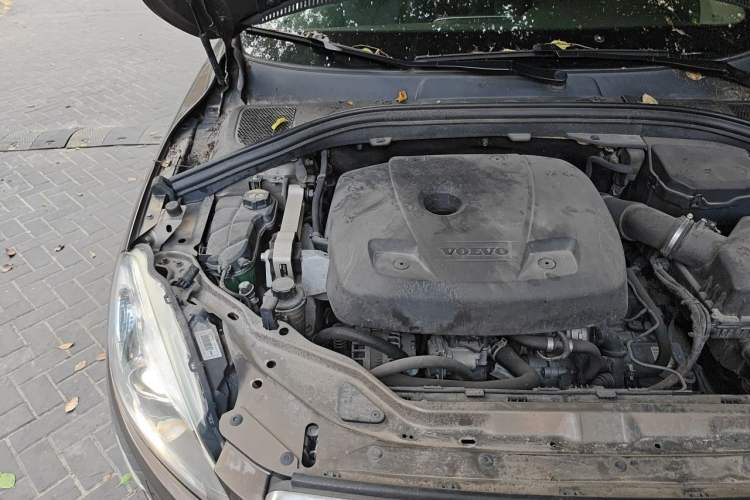 Used Volvo XC60 2017 T5 AWD Smart Upgrade Model Engine Bay Right