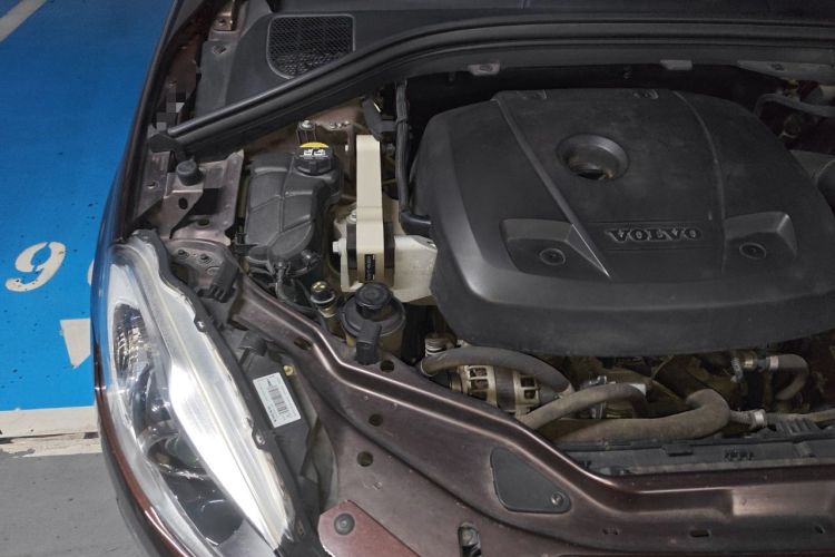 Used Volvo XC60 2017 T5 Smart Upgrade Edition Engine Bay Right