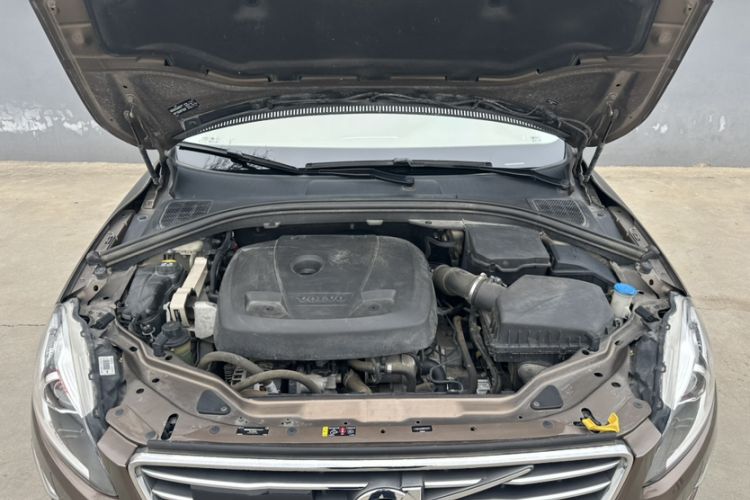 Used Volvo XC60 2017 T5 AWD Smart Upgrade Edition Engine Bay