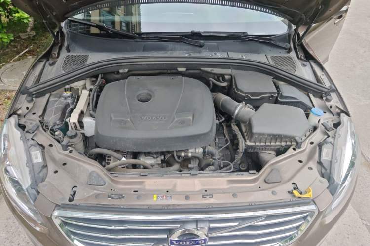 Used Volvo XC60 2017 T5 Smart Upgrade Edition Engine Bay