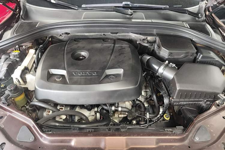 Used Volvo XC60 2017 T5 AWD Smart Upgrade Edition Engine Bay