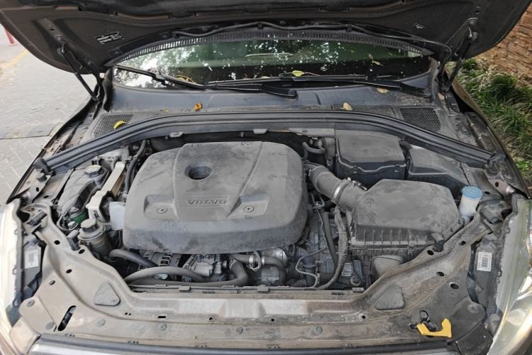 Used Volvo XC60 2017 T5 AWD Smart Upgrade Model Engine Bay