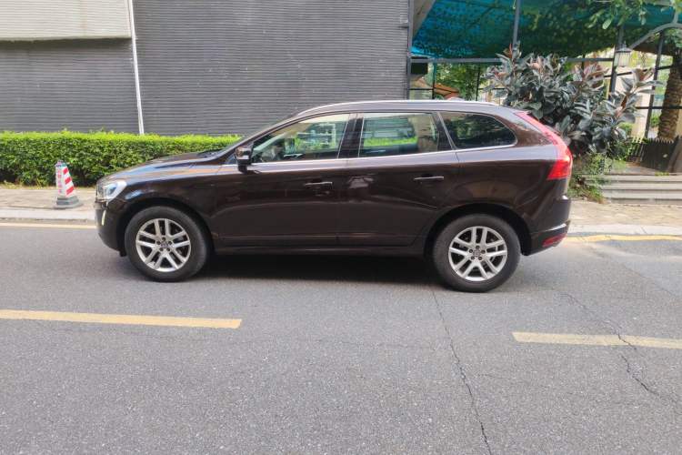 Used Volvo XC60 2017 T5 Smart Upgrade Edition Exterior 2