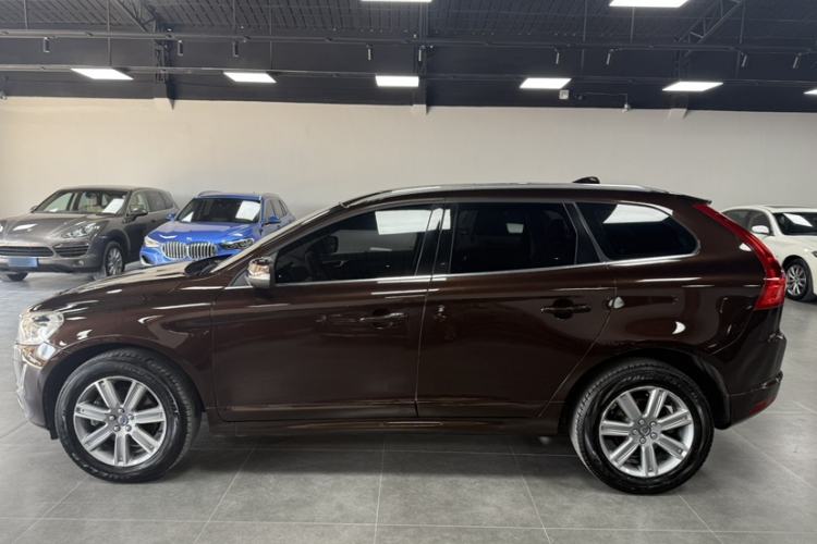 Used Volvo XC60 2017 T5 AWD Smart Upgrade Edition Exterior 2