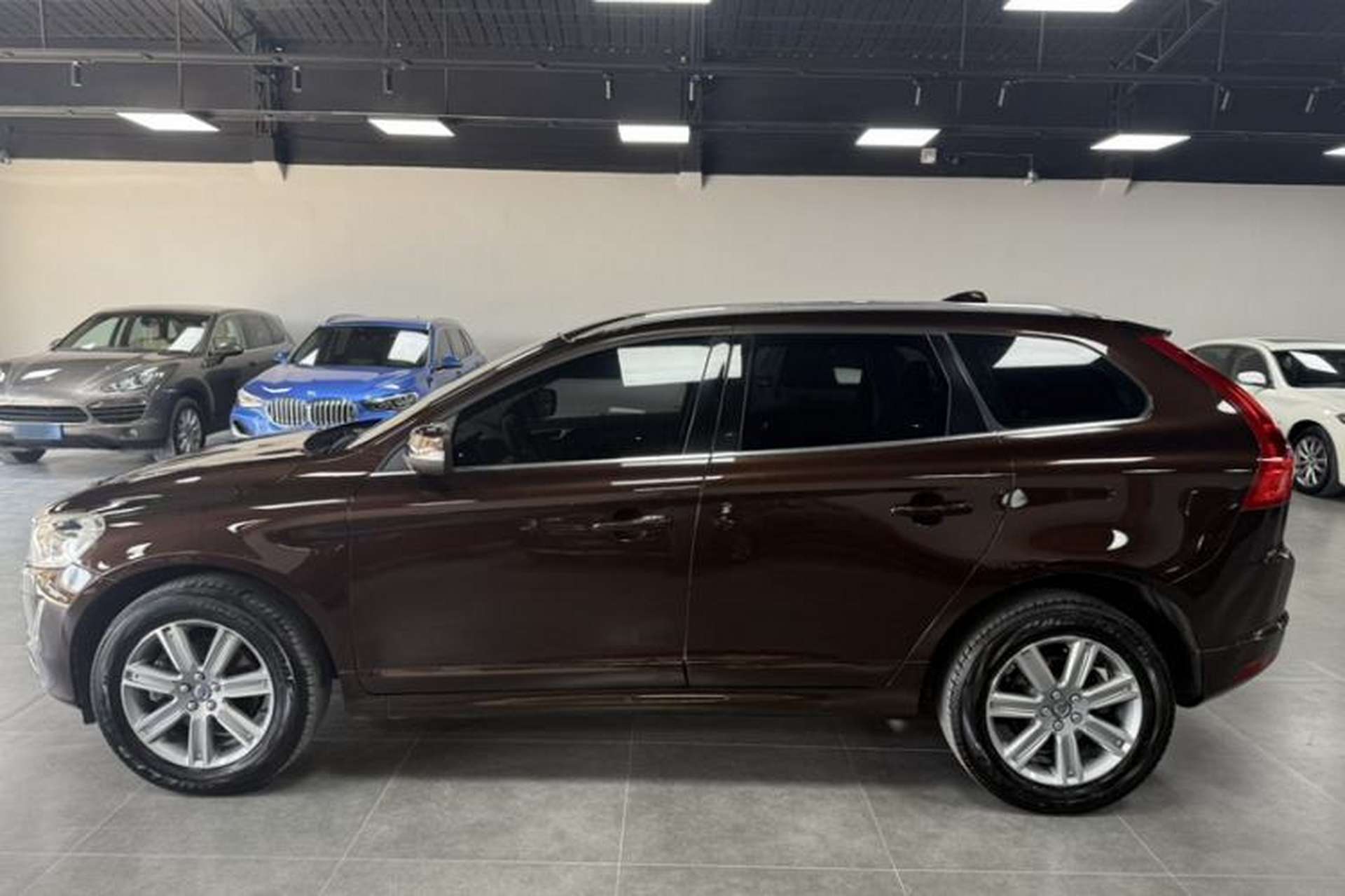 Used Volvo XC60 2017 T5 AWD Smart Upgrade Edition Exterior 2