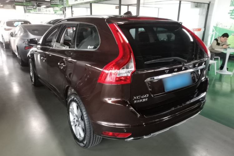 Used Volvo XC60 2017 T5 AWD Smart Upgrade Edition Exterior 2