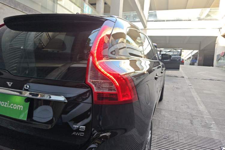 Used Volvo XC60 2017 T5 AWD Smart Upgrade Edition Exterior 3