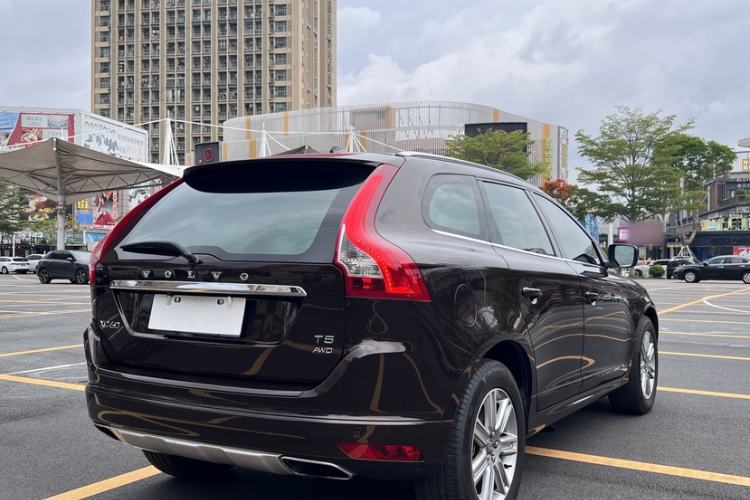 Used Volvo XC60 2017 T5 AWD Smart Upgrade Edition Exterior 3