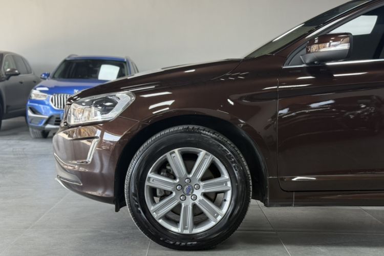 Used Volvo XC60 2017 T5 AWD Smart Upgrade Edition Exterior 3