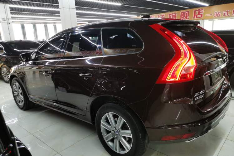 Used Volvo XC60 2017 T5 AWD Smart Upgrade Edition Exterior 3