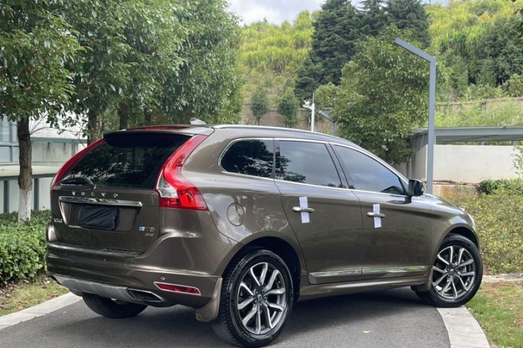 Used Volvo XC60 2017 T5 AWD Smart Upgrade Edition Exterior 3