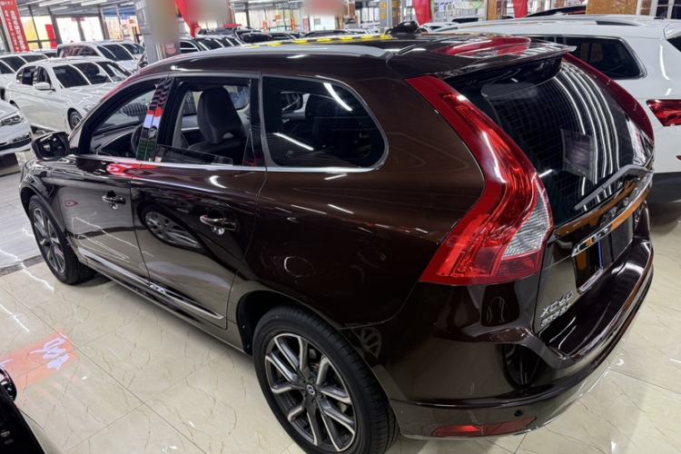 Used Volvo XC60 2017 T5 AWD Smart Upgrade Edition Exterior 3
