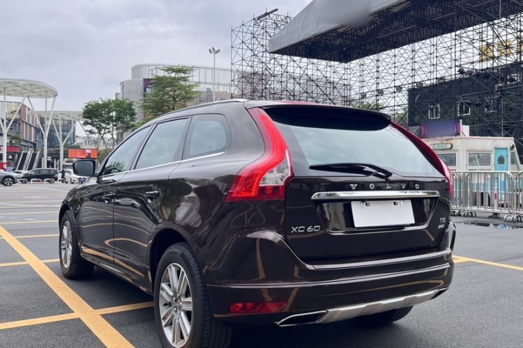 Used Volvo XC60 2017 T5 AWD Smart Upgrade Edition Exterior 4