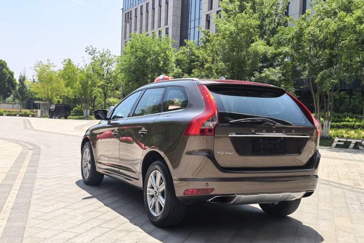 Used Volvo XC60 2017 T5 AWD Smart Upgrade Edition Exterior 4