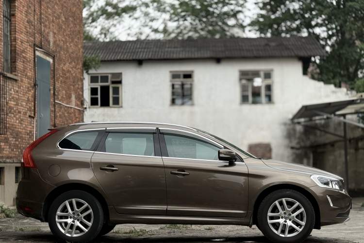 Used Volvo XC60 2017 T5 Smart Upgrade Edition Exterior 4