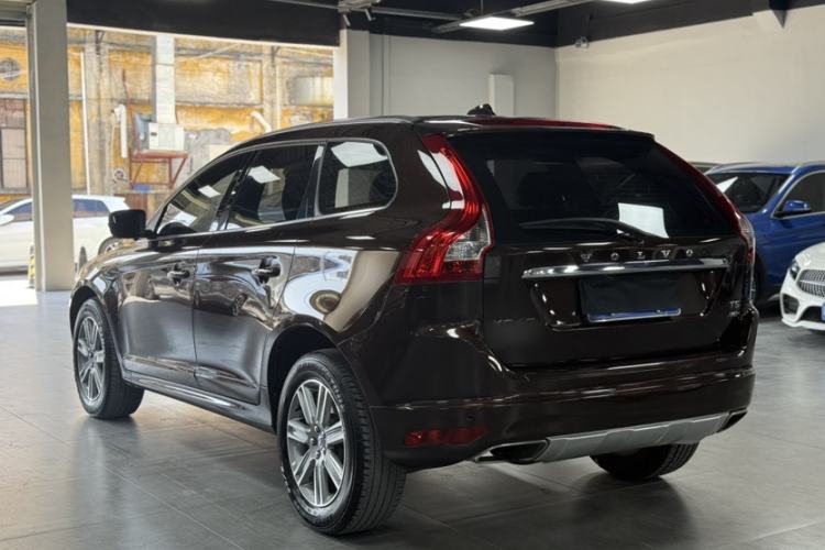 Used Volvo XC60 2017 T5 AWD Smart Upgrade Edition Exterior 4