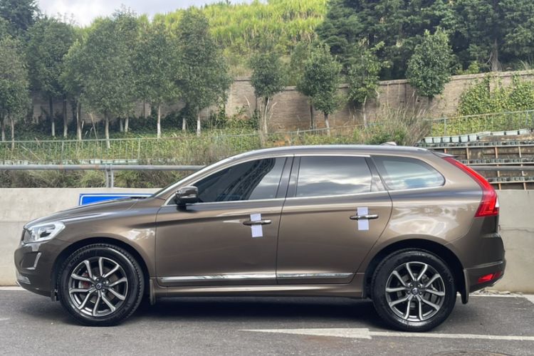 Used Volvo XC60 2017 T5 AWD Smart Upgrade Edition Exterior 5