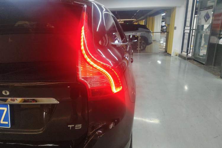 Used Volvo XC60 2017 T5 Smart Upgrade Edition Exterior 6