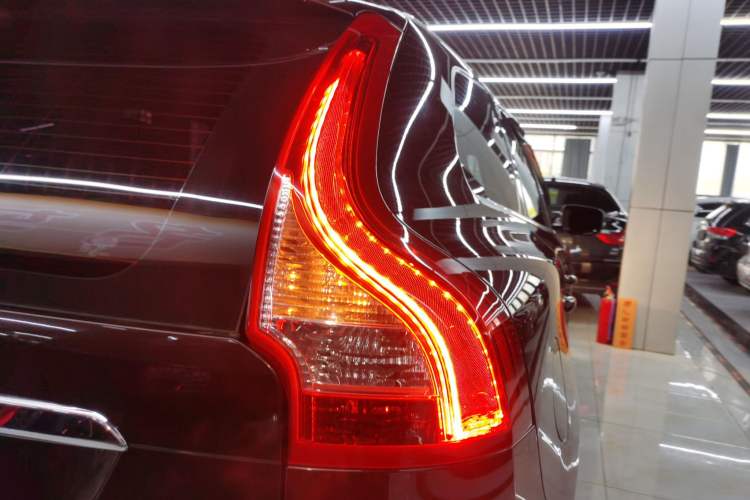 Used Volvo XC60 2017 T5 AWD Smart Upgrade Edition Exterior 6