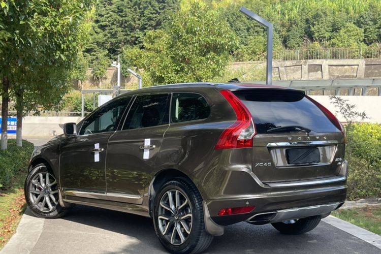 Used Volvo XC60 2017 T5 AWD Smart Upgrade Edition Exterior 6