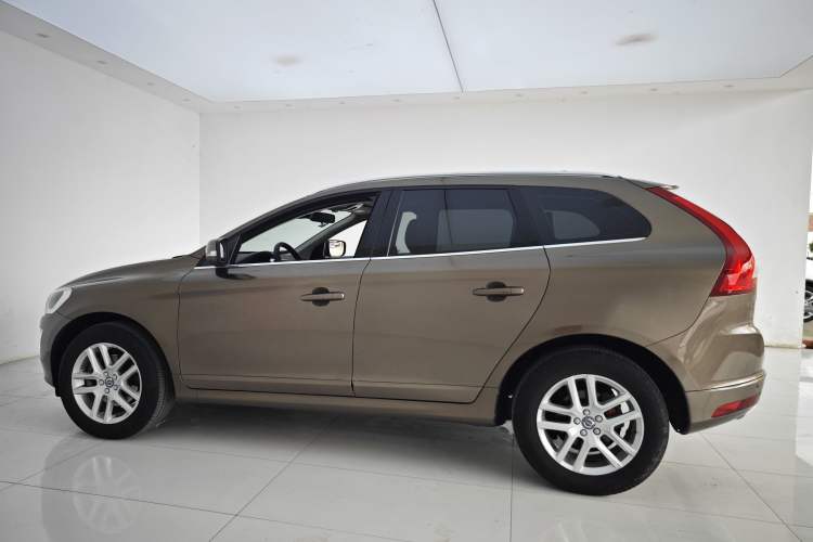 Used Volvo XC60 2017 T5 Smart Upgrade Edition Exterior 8