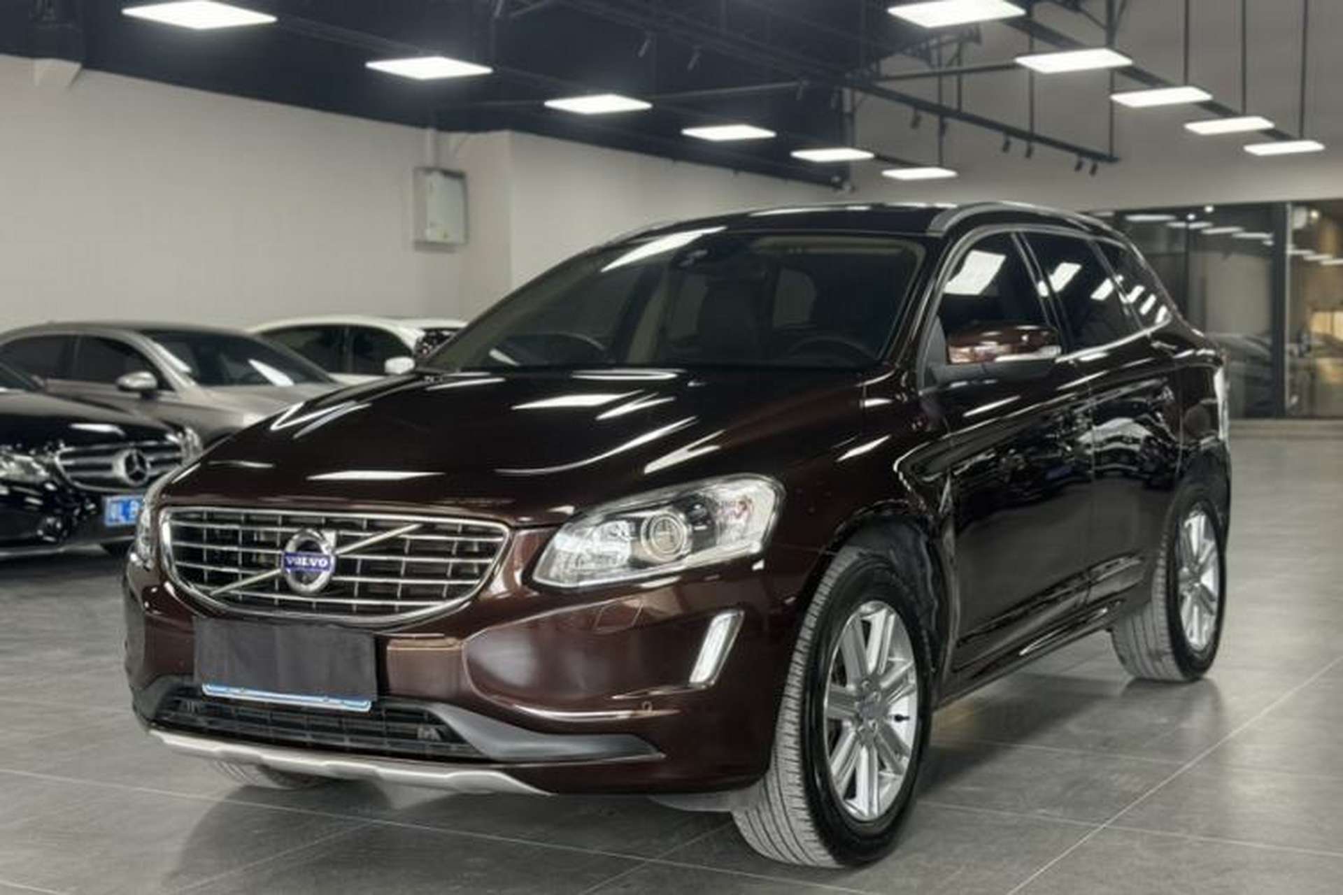 Used Volvo XC60 2017 T5 AWD Smart Upgrade Edition Front Left 45 Deg
