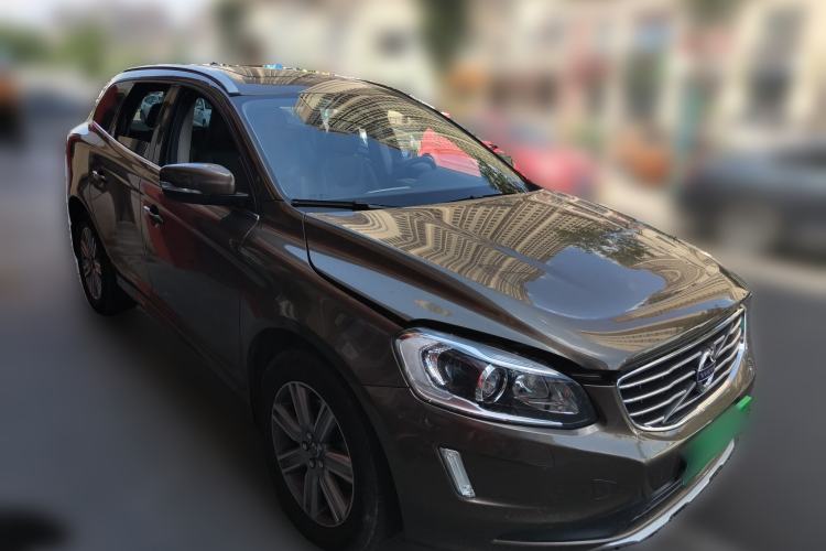 Used Volvo XC60 2017 T5 AWD Smart Upgrade Edition Front Right 45 Deg