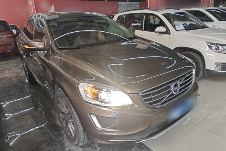 Used Volvo XC60 2017 T5 AWD Smart Upgrade Edition Front Right 45 Deg