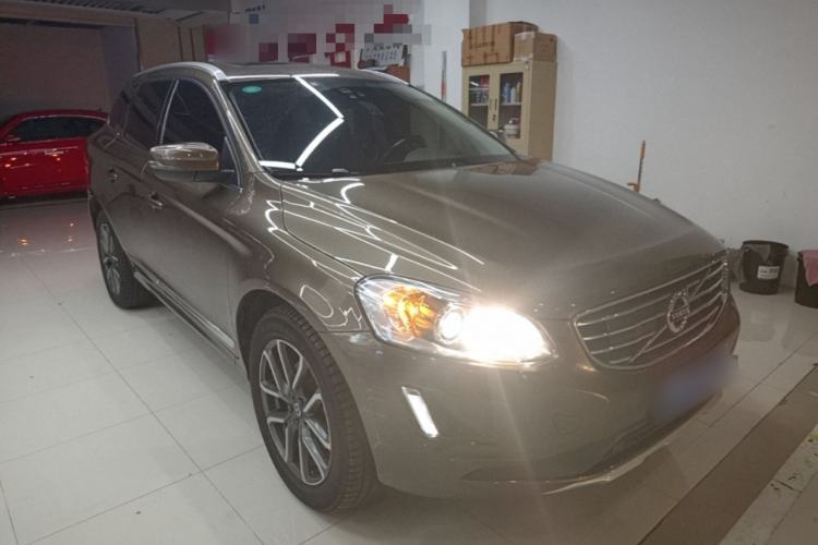 Used Volvo XC60 2017 T5 AWD Smart Upgrade Edition Front Right 45 Deg