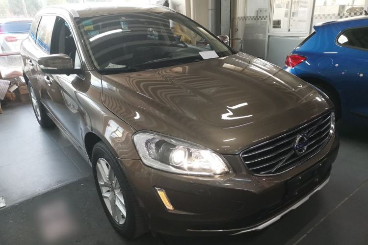 Used Volvo XC60 2017 T5 Smart Upgrade Edition Front Right 45 Deg