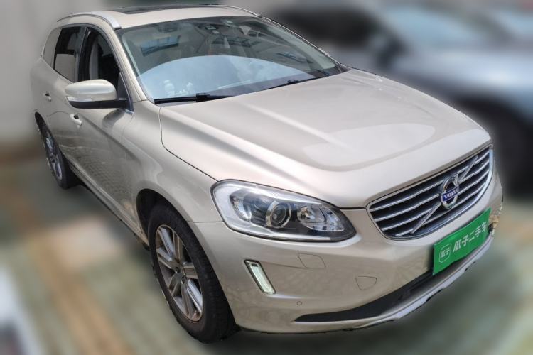 Used Volvo XC60 2017 T5 AWD Smart Upgrade Edition Front Right 45 Deg