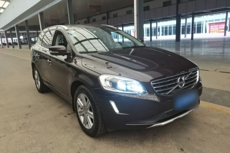 Used Volvo XC60 2017 T5 AWD Smart Upgrade Edition Front Right 45 Deg