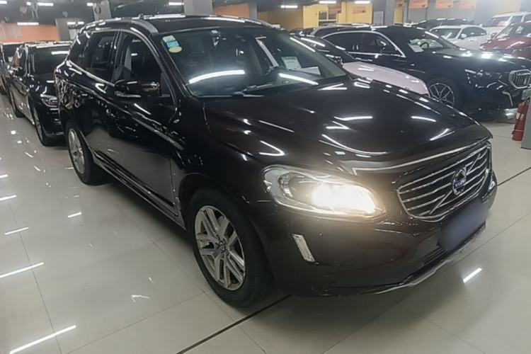 Used Volvo XC60 2017 T5 AWD Smart Upgrade Model Front Right 45 Deg