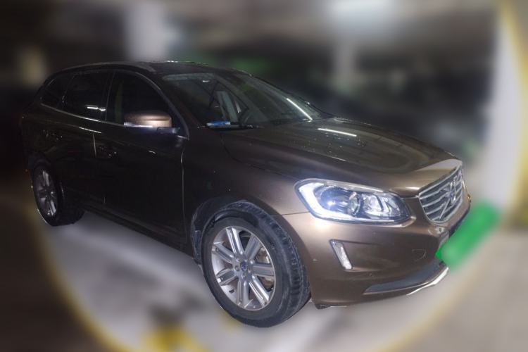Used Volvo XC60 2017 T5 AWD Smart Upgrade Edition Front Right 45 Deg
