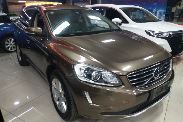 Used Volvo XC60 2017 T5 Smart Upgrade Edition Front Right 45 Deg