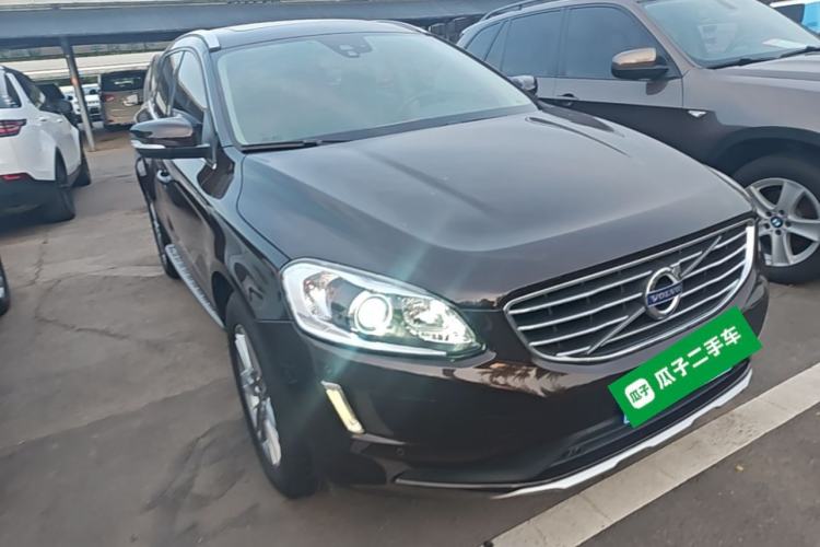 Used Volvo XC60 2017 T5 AWD Smart Upgrade Edition Front Right 45 Deg