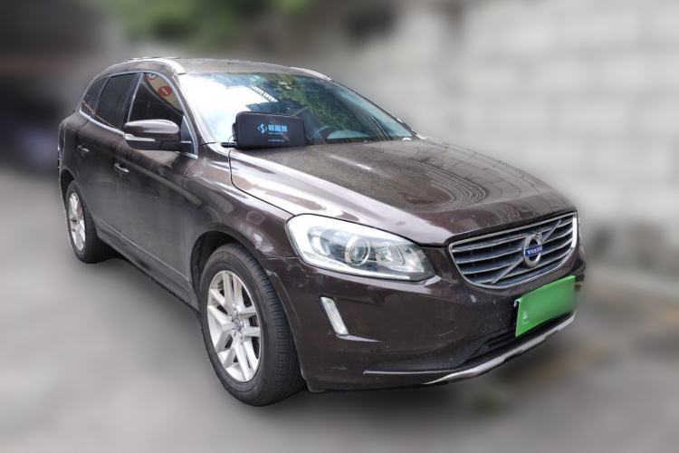 Used Volvo XC60  Front Right 45 Deg