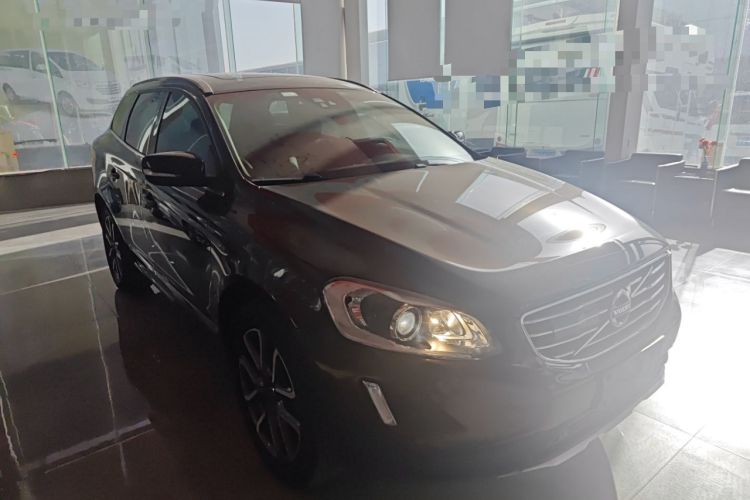 Used Volvo XC60 2017 T5 AWD Smart Upgrade Edition Front Right 45 Deg