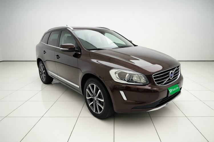 Used Volvo XC60 2017 T5 AWD Smart Upgrade Edition Front Right 45 Deg