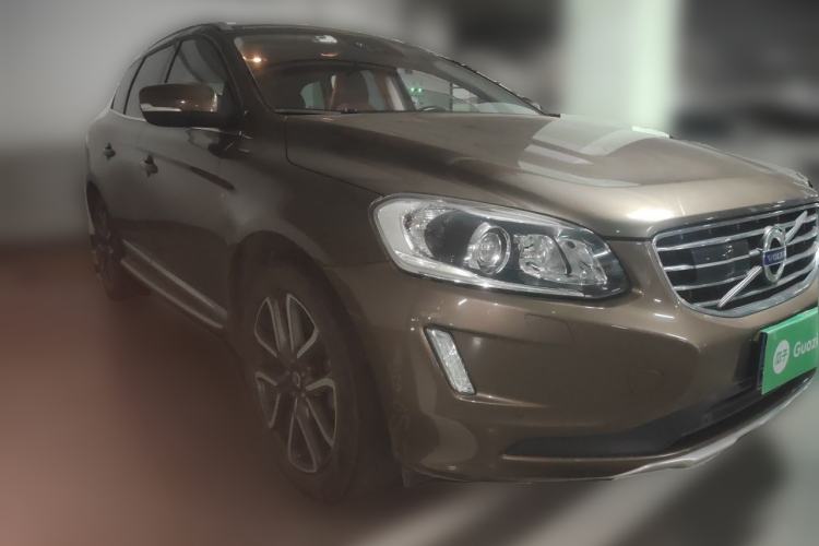 Used Volvo XC60 2017 T5 AWD Smart Upgrade Edition Front Right 45 Deg