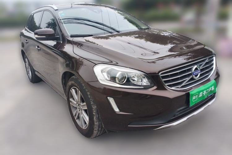Used Volvo XC60 2017 T5 AWD Smart Upgrade Edition Front Right 45 Deg