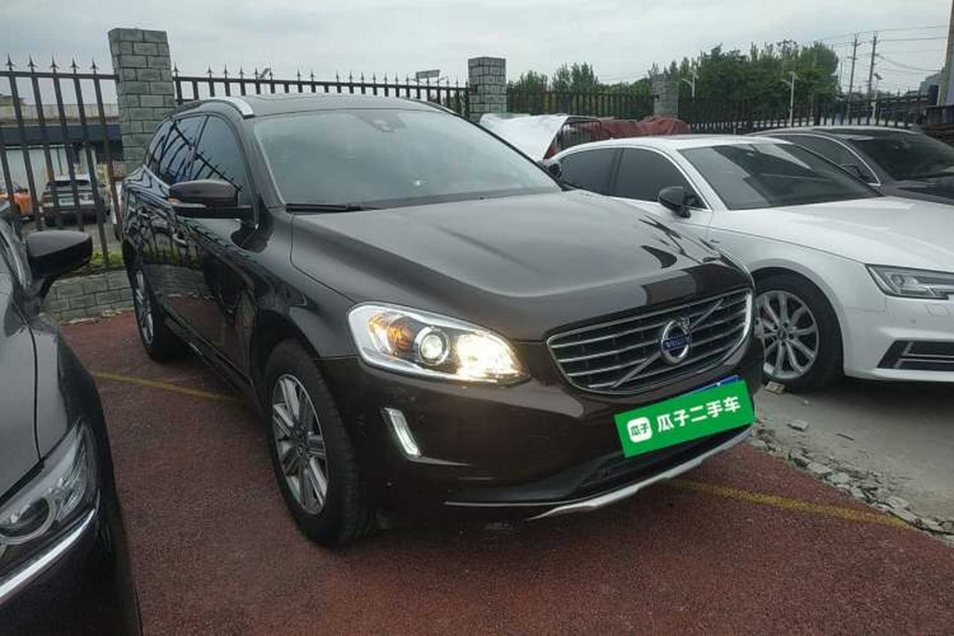 Used Volvo XC60 2017 T5 AWD Smart Upgrade Edition Front Right 45 Deg